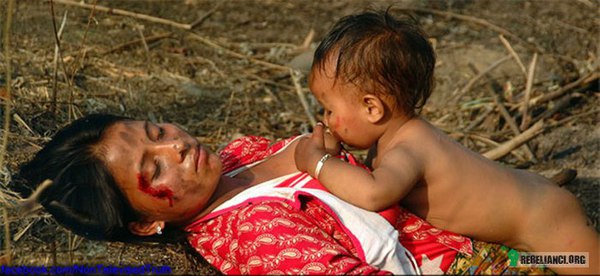 Birmańskie dziecko i zmarła matka –  