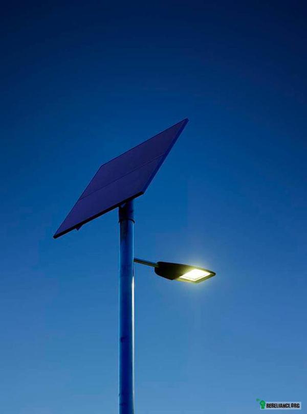 Lampa zasilana energią słoneczną –  
